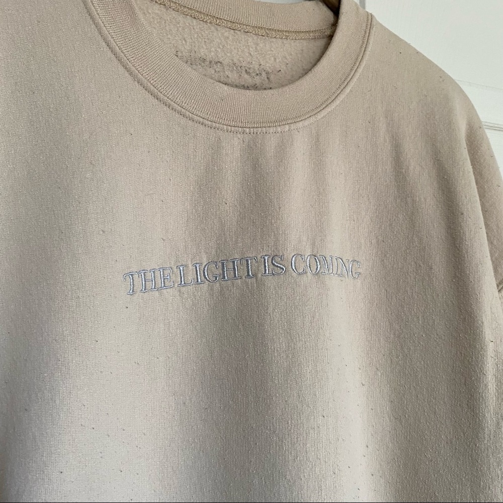 tlic RARE crewneck ari